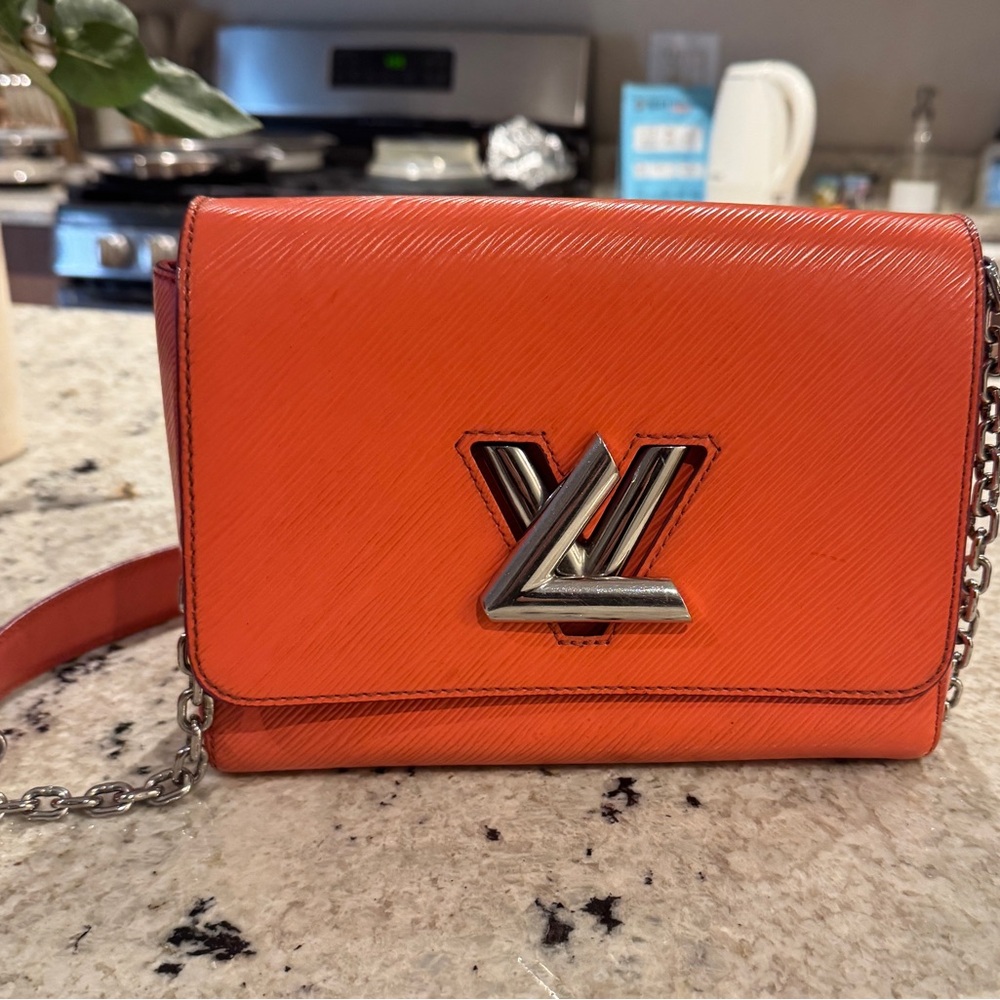 Louis Vuitton Twist MM Epi Leather Shoulder Bag Orange Red LV Lock